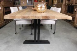 Oude teak eettafel