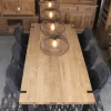 Poten door het blad eettafel